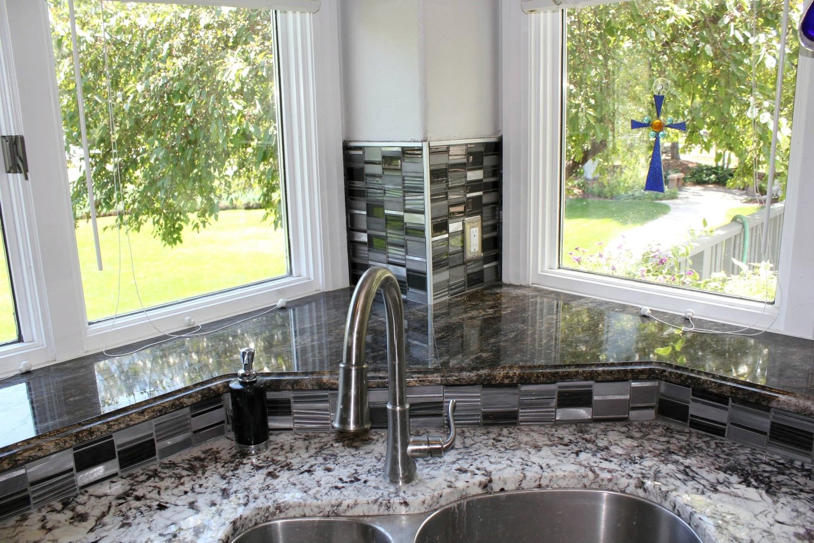 Glass & Stainless Kitchen Backsplash