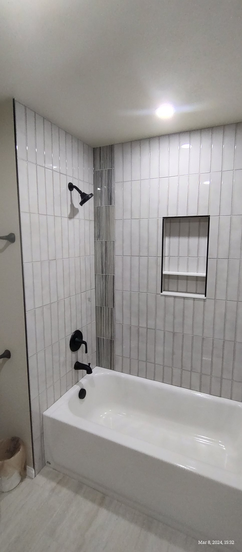 Vertical Tub Surround