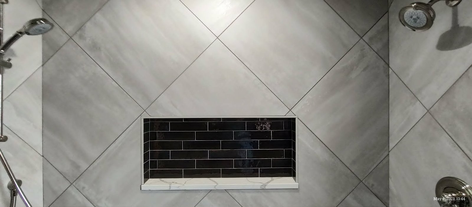 Diagonal Shower Black Niche